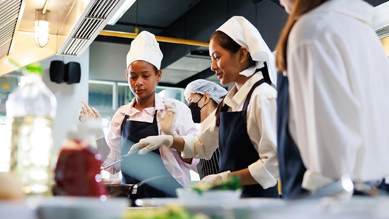 kitchen-staff-training
